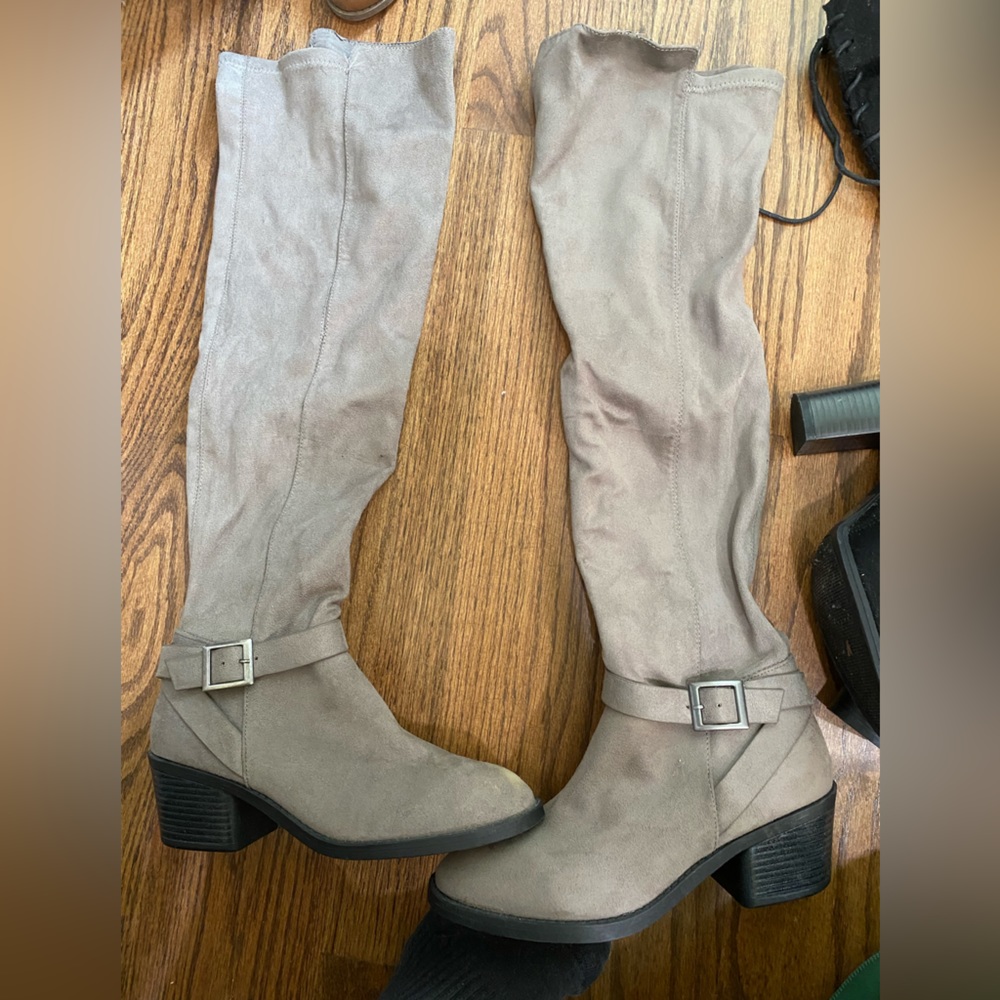 Gray boots never worn